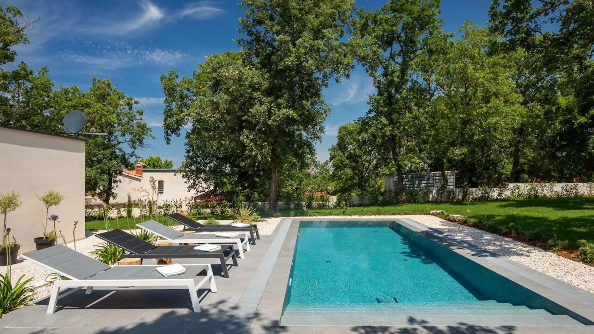 Modern Villa Casetta Molindrio With Pool In Porec Croatia