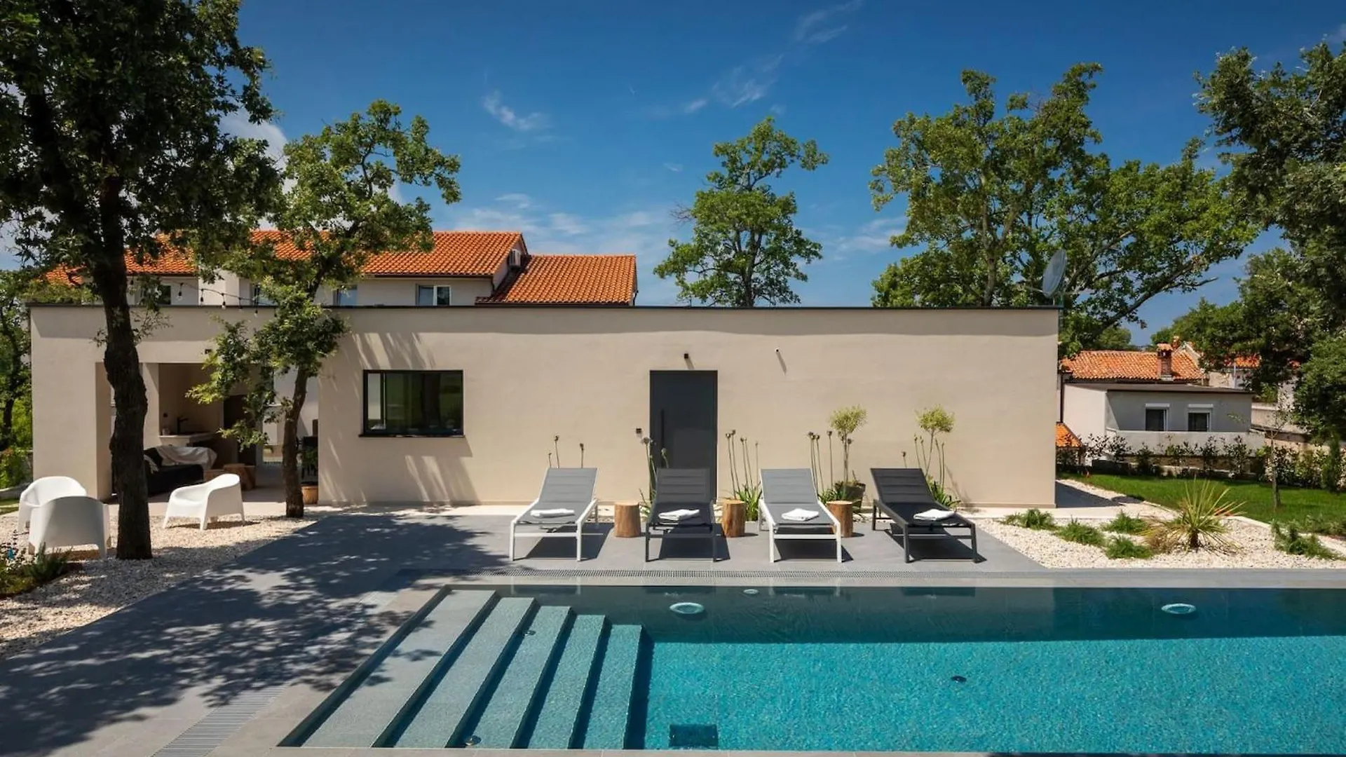 Modern Villa Casetta Molindrio With Pool In Porec